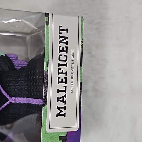Maleficent Handmade by Robots Full Size Vinyl Figure - Picture 3 of 6
